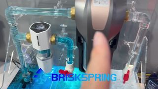 Ver el rendimiento excepcional del purificador de agua compacto BriskSpring