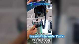 El purificador de agua central compacto hace que el reemplazo del filtro sea muy conveniente.
